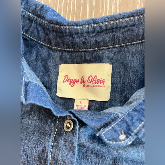 Women’s Large Design by Olivia Chambray/Jean Look Button-Up Shirt. - Picture 4 of 5